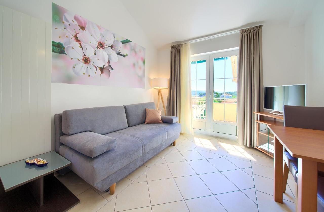 קרק Apartments Adria Danka מראה חיצוני תמונה