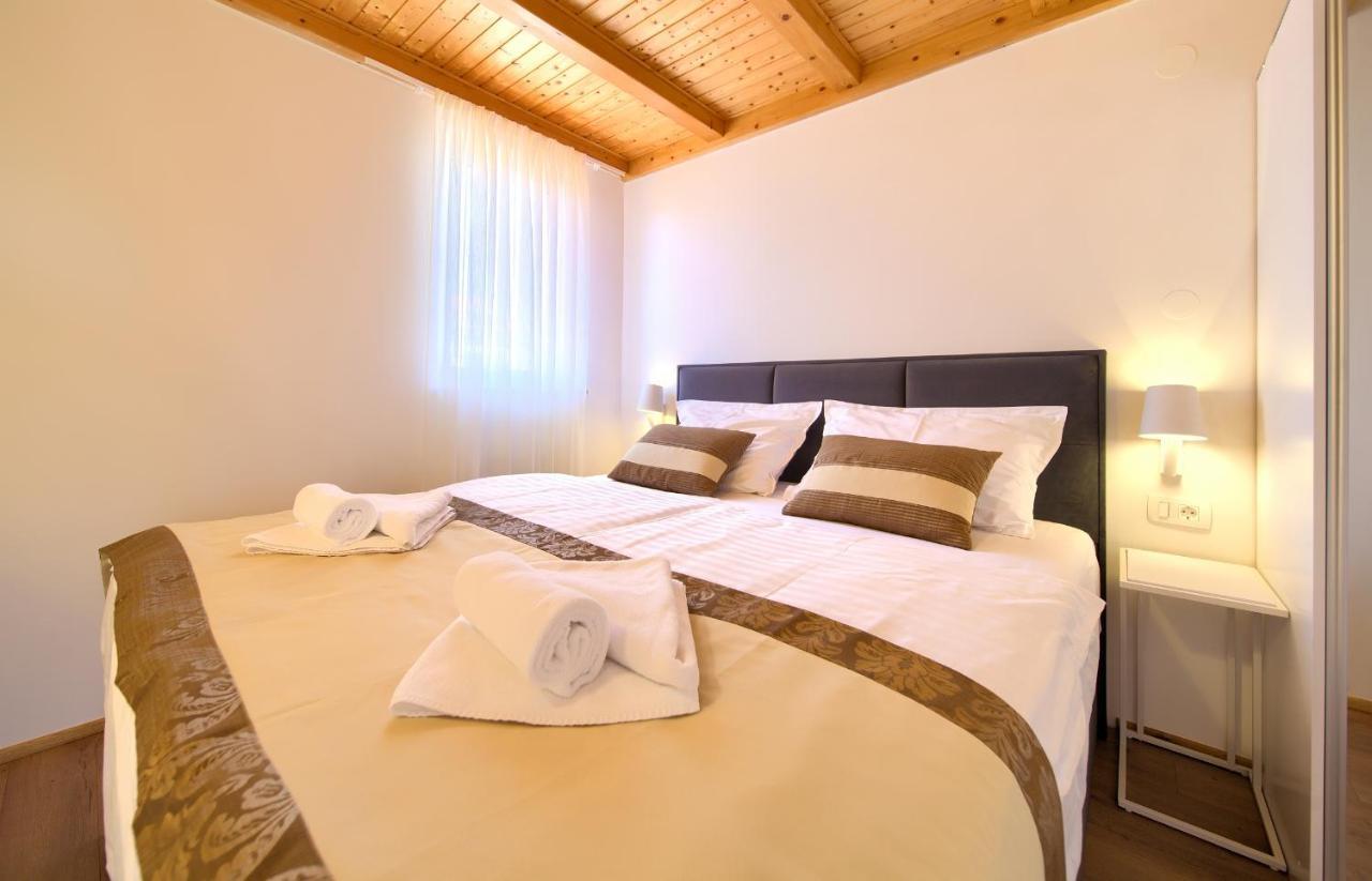 קרק Apartments Adria Danka מראה חיצוני תמונה
