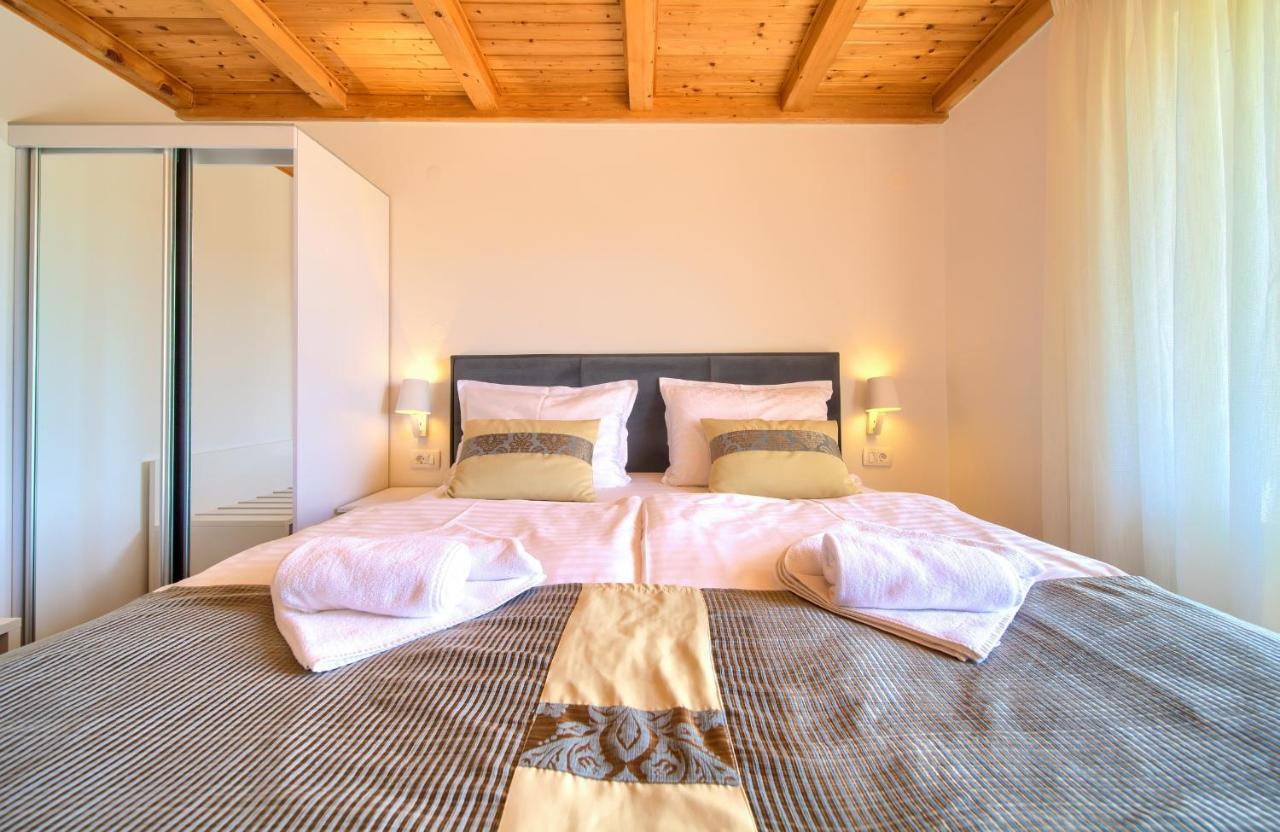 קרק Apartments Adria Danka מראה חיצוני תמונה